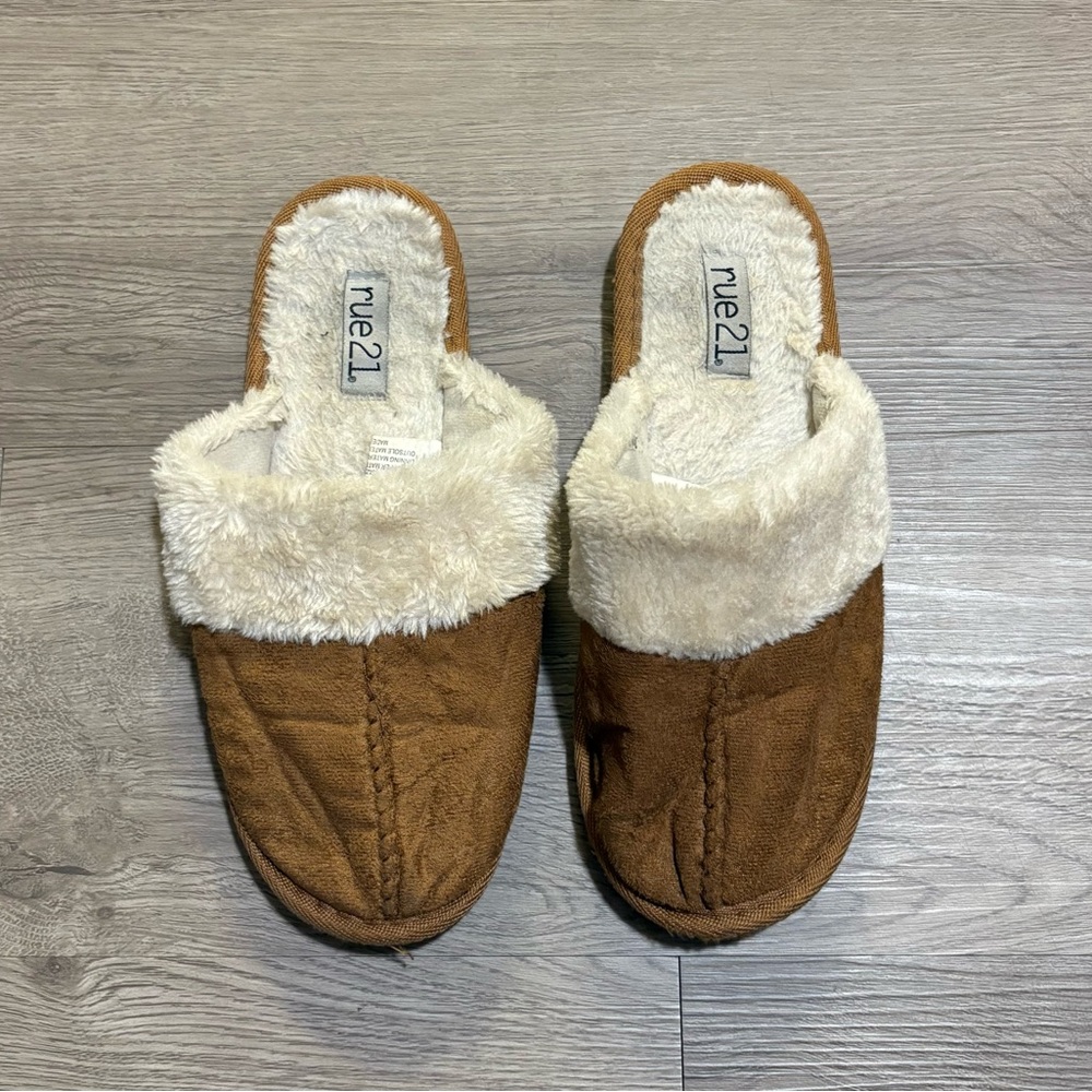 Rue21 Women’s 7 Slippers